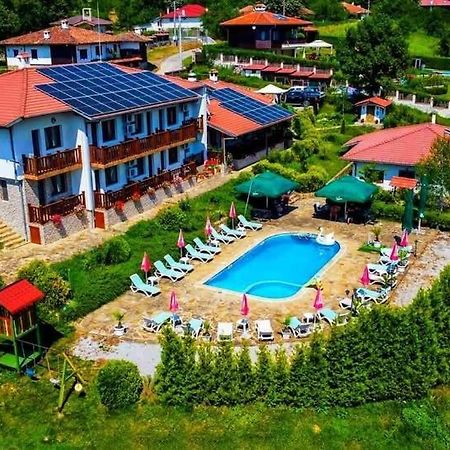 Отель Family Complex Krisbo Donkovtsi Экстерьер фото