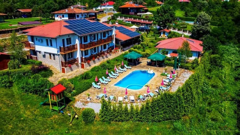 Отель Family Complex Krisbo Donkovtsi Экстерьер фото