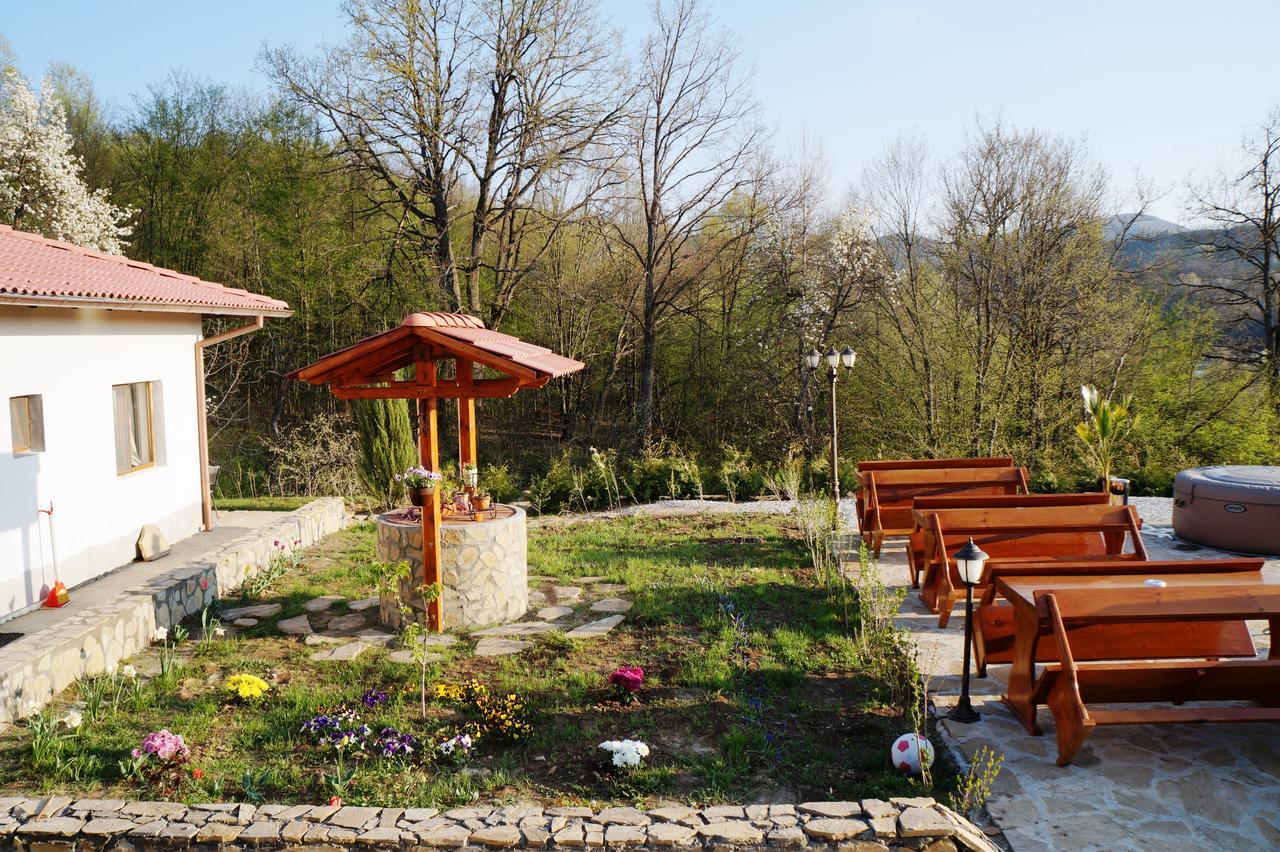 Отель Family Complex Krisbo Donkovtsi Экстерьер фото