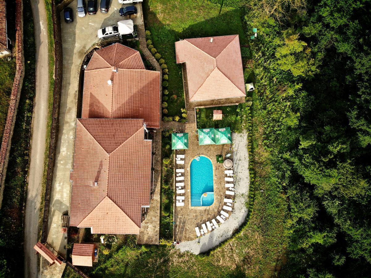 Отель Family Complex Krisbo Donkovtsi Экстерьер фото