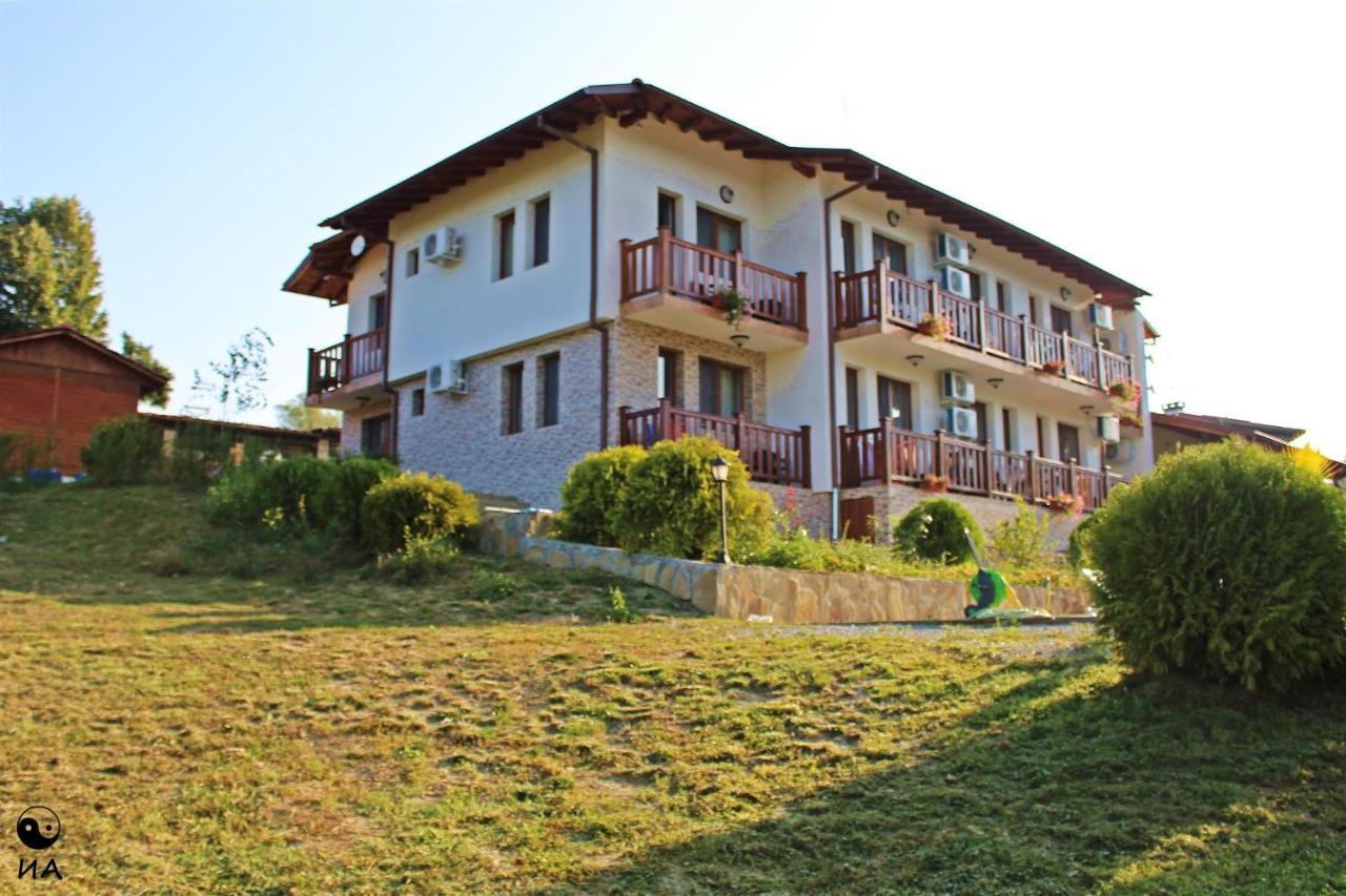 Отель Family Complex Krisbo Donkovtsi Экстерьер фото