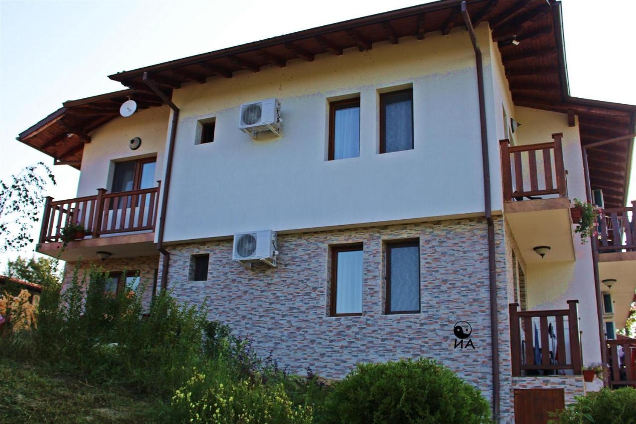 Отель Family Complex Krisbo Donkovtsi Экстерьер фото