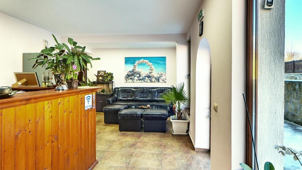 Отель Family Complex Krisbo Donkovtsi Экстерьер фото